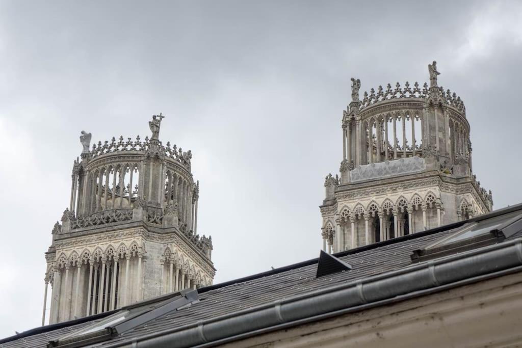 Appartamento Charmant Studio Vue Cathedrale Quartier Historique Orléans Esterno foto